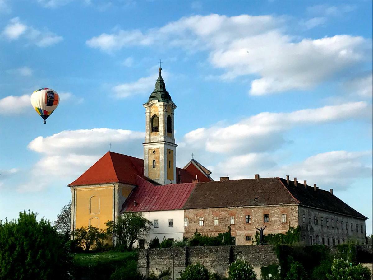 Vatus Apartmanhaz Vác Extérieur photo
